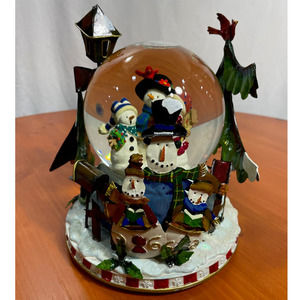 Vintage Sankyo Snow Trio Family Water Globe